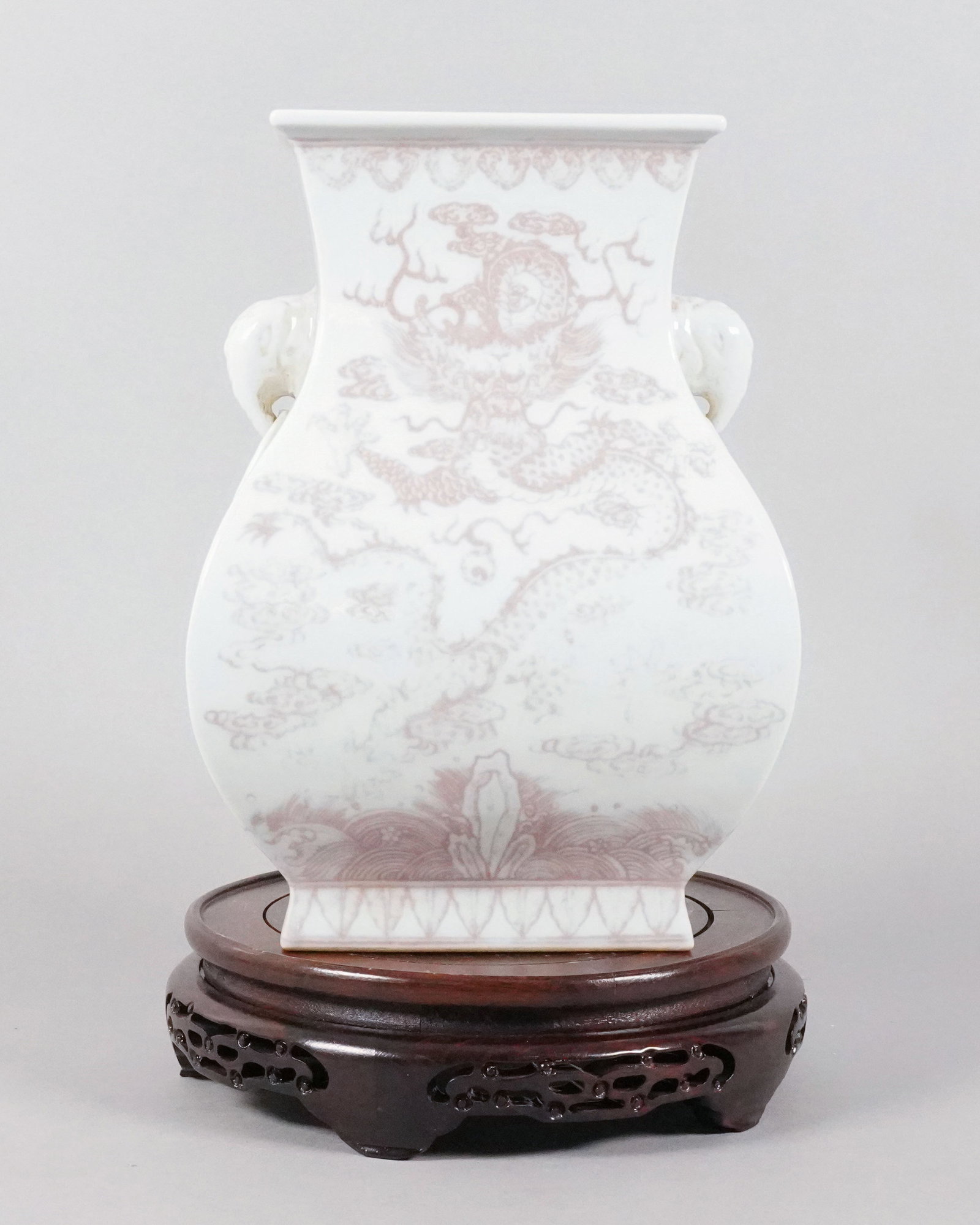 Chinese fine dragon vase (1 of 5)