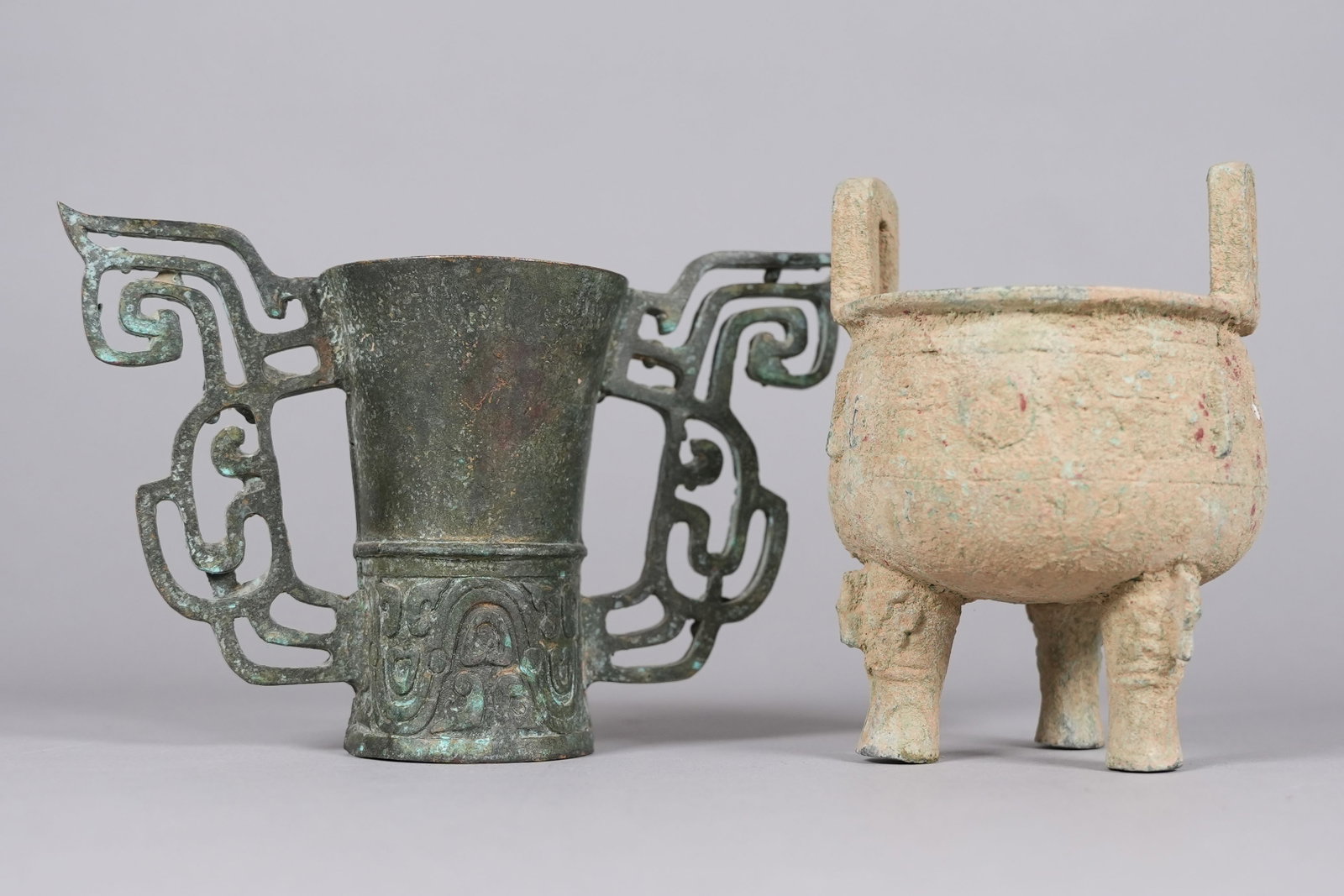 2 Chinese bronze vessels (1 of 7)