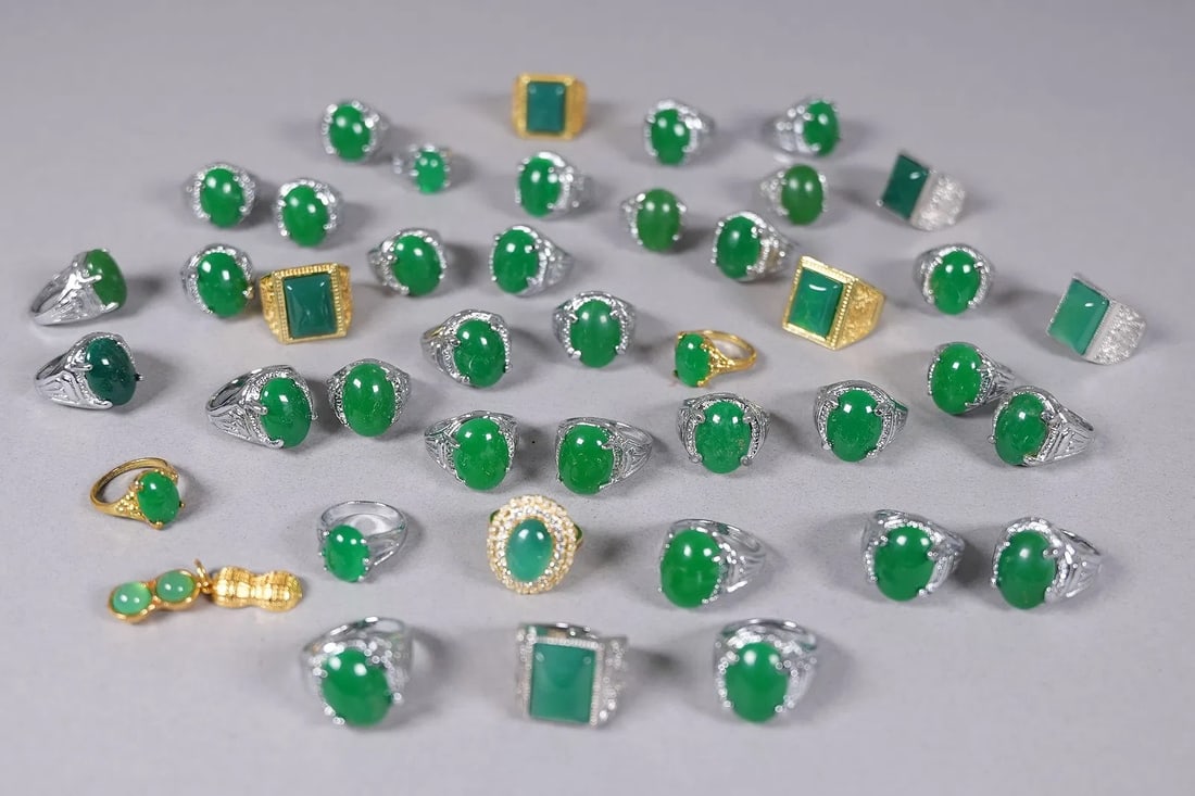 Lots Chinese apple green rings: Lots Chinese apple green fine rings.