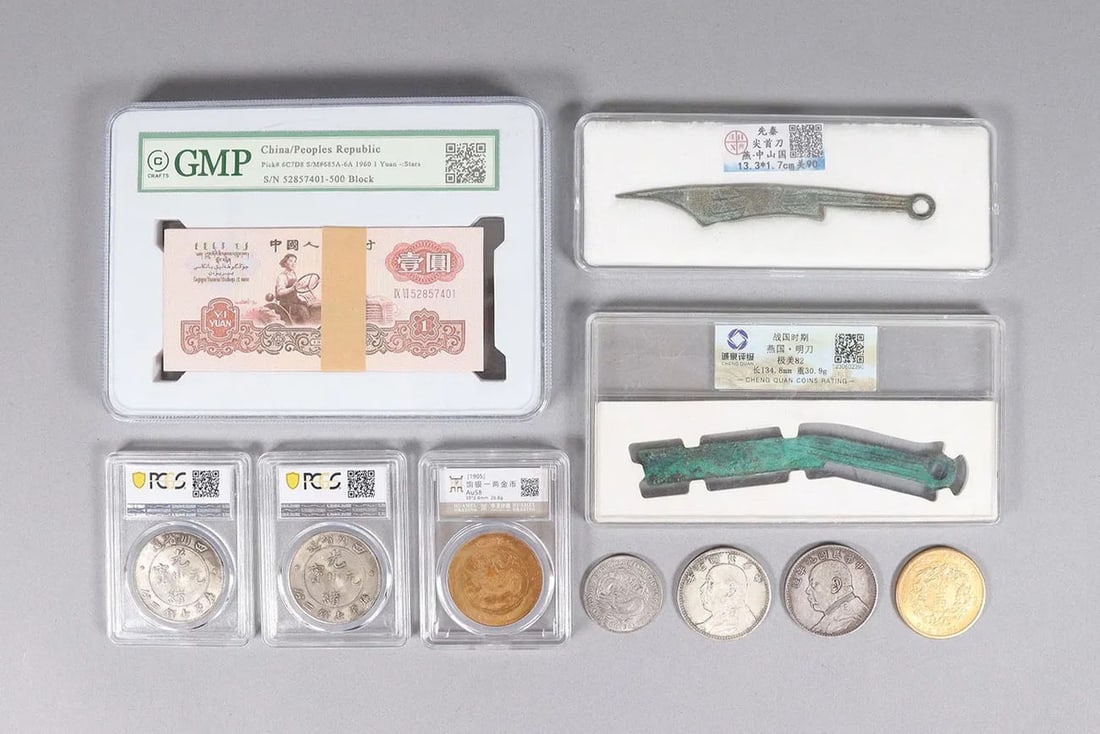 Lots estate items ungraded: Lots estate items ungraded. We do not guarantee its condition, age, grading, or wording. All sales are final, no return. Condition selling it as is.