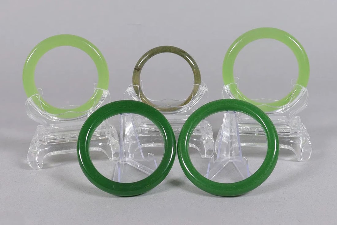 Lots Chinese bangles: Lots Chinese bangles.