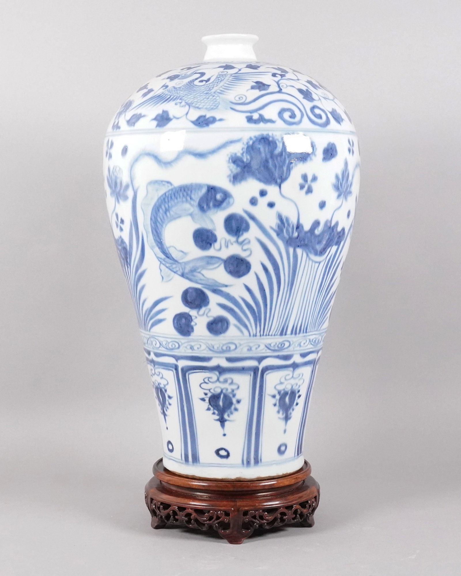 Chinese tall b/w fine vase: Chinese tall b/w fine vase H: 17.2" x W: 9.1."