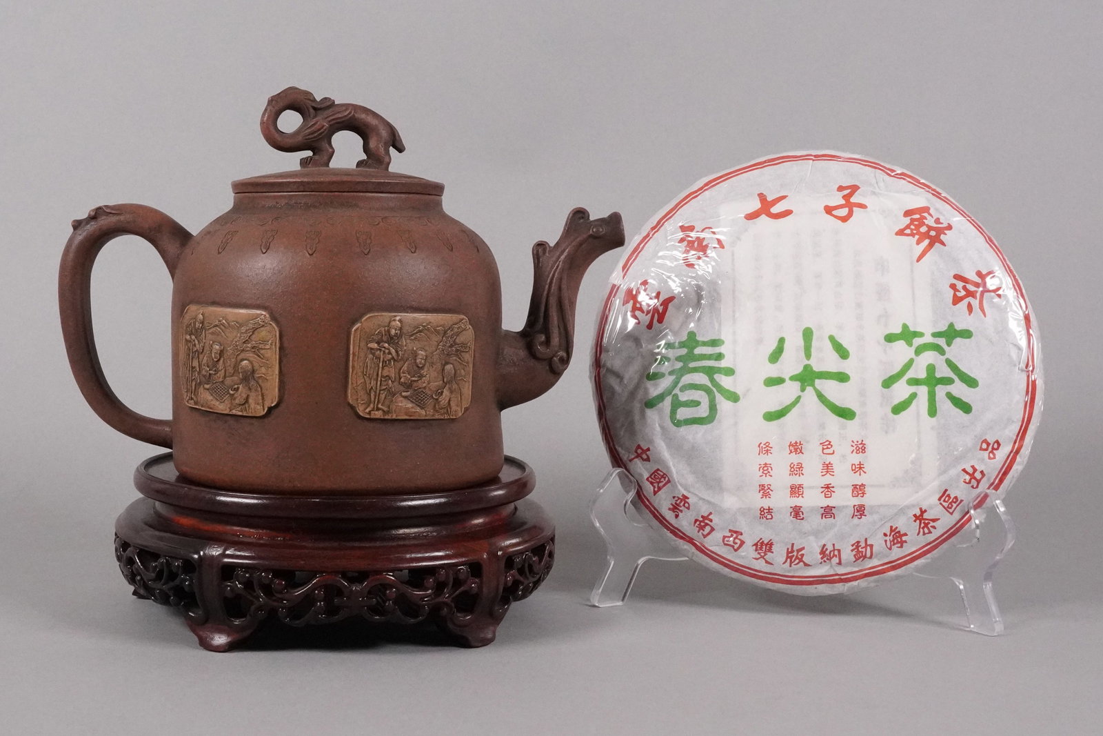 Chinese antique teapot with tea: Chinese antique teapot with tea.