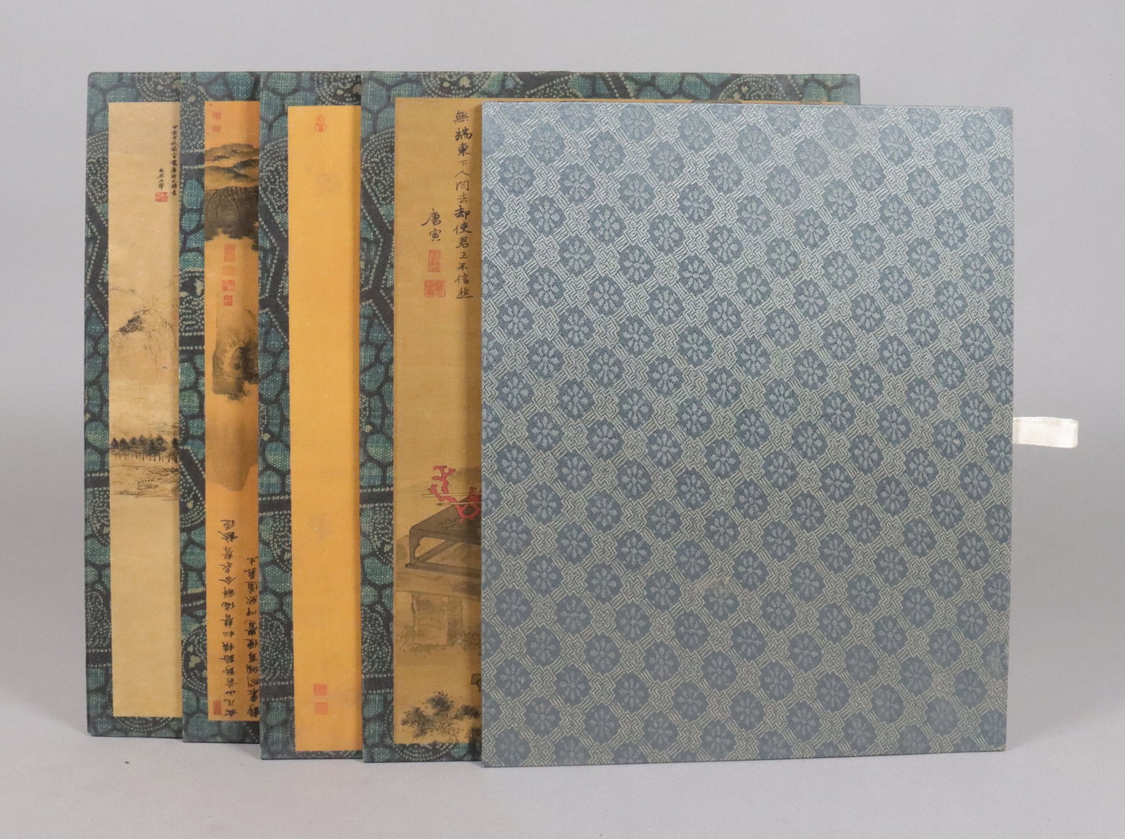 Lots Chinese art albums estate: Lots Chinese art album, from an estate.