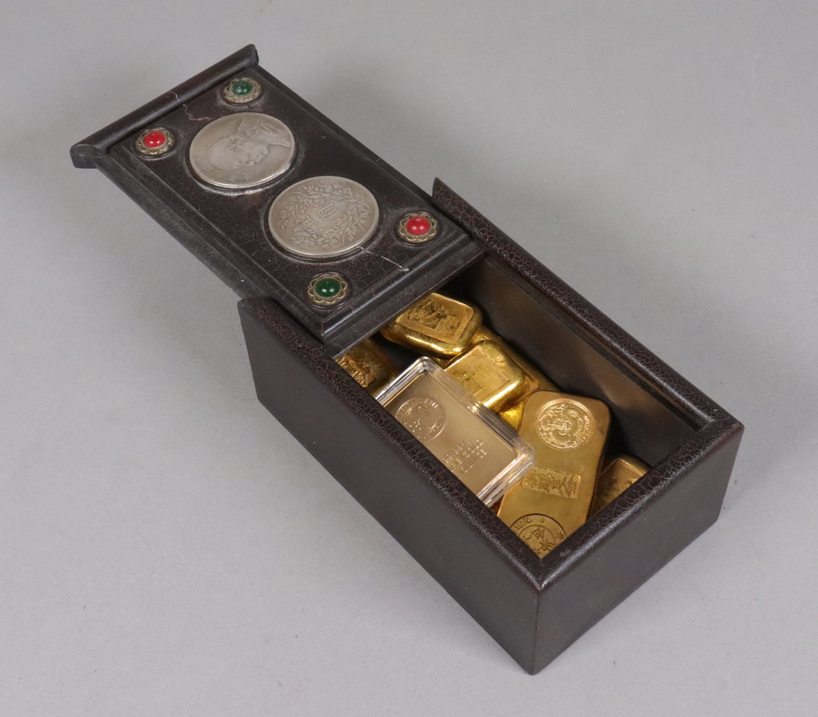 Lots Chinese ingots ungraded: Lots Chinese ingots ungraded. We do not guarantee its material, grading, engraving, and age. All sales are final, no return. Condition selling it as is.