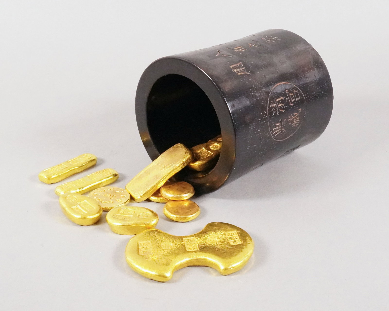 Lots Chinese ingots ungraded: Lots Chinese ingots ungraded. We do not guarantee its material, grading, engraving, and age. All sales are final, no return. Condition selling it as is.