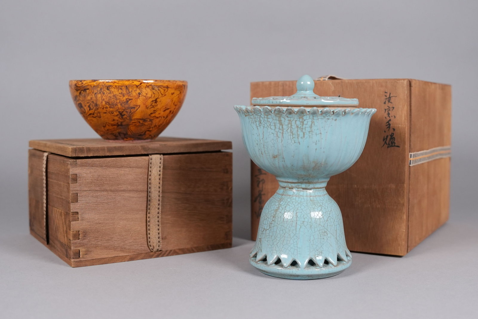 Lots Chinese porcelains with box: Lots Chinese porcelains with wooden box. Largest H: 1.5" x W: 7.3."