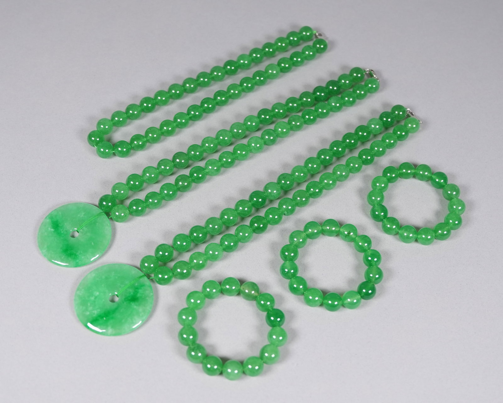 Lots Chinese apple green jewelry: Lots Chinese fine apple green jewelry.