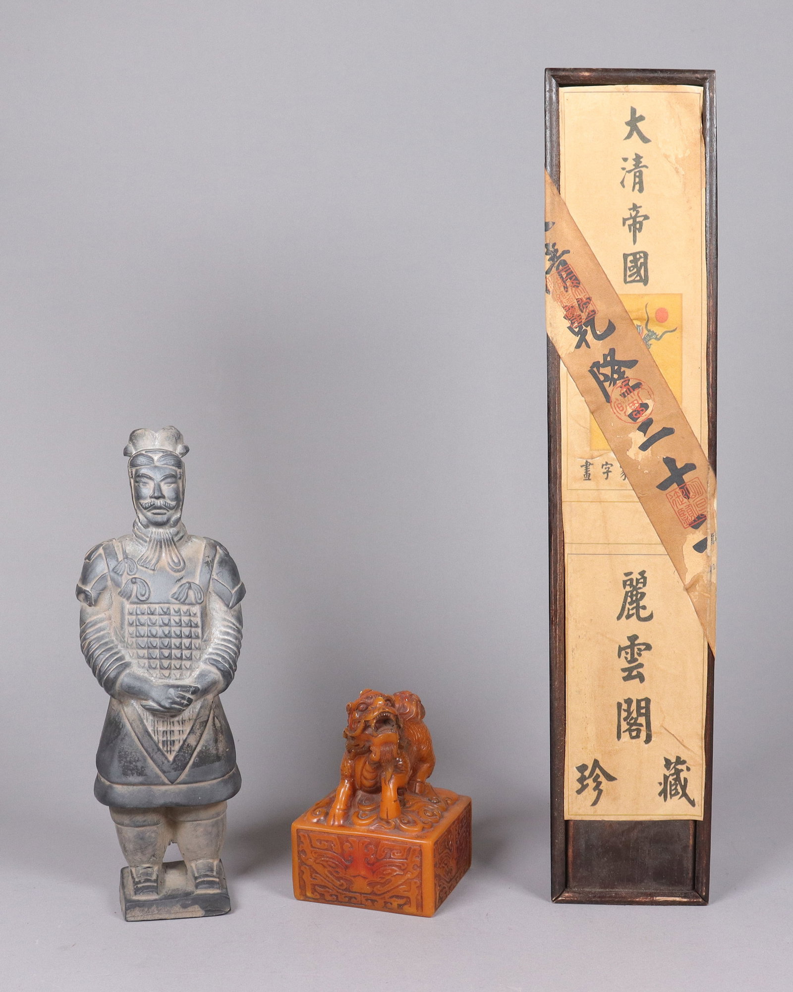 Lots Chinese items: Lots Chinese items.