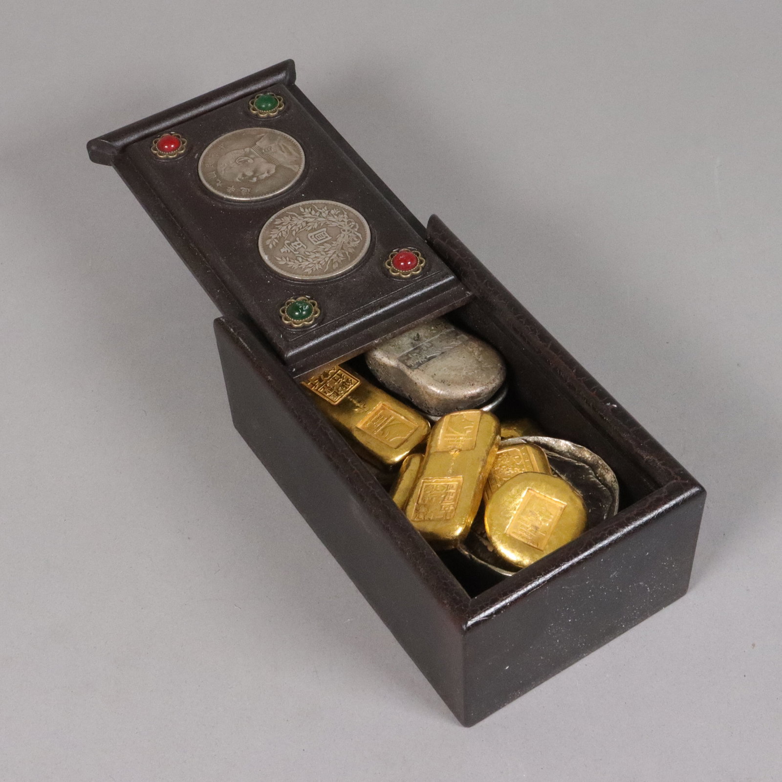 Lots Chinese ingots ungraded: Lots Chinese ingots ungraded. We do not guarantee its material, grading, engraving, and age. All sales are final, no return. Condition selling it as is.