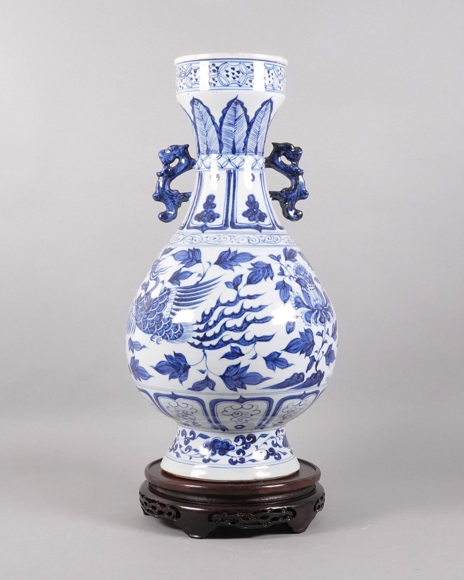 Chinese tall b/w fine vase: Chinese tall blue and white fine vase. H: 19" x W: 10."