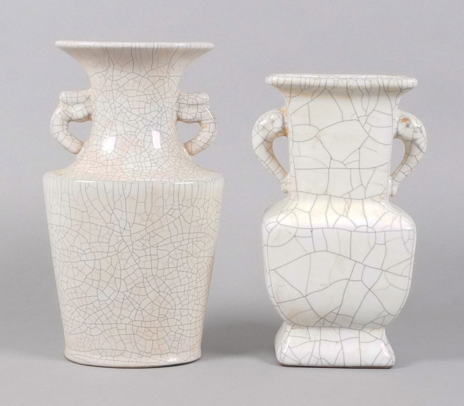2 Chinese crackled vase: 2 Chinese fine crackled vase. H: 9.5" x W: 4.5."