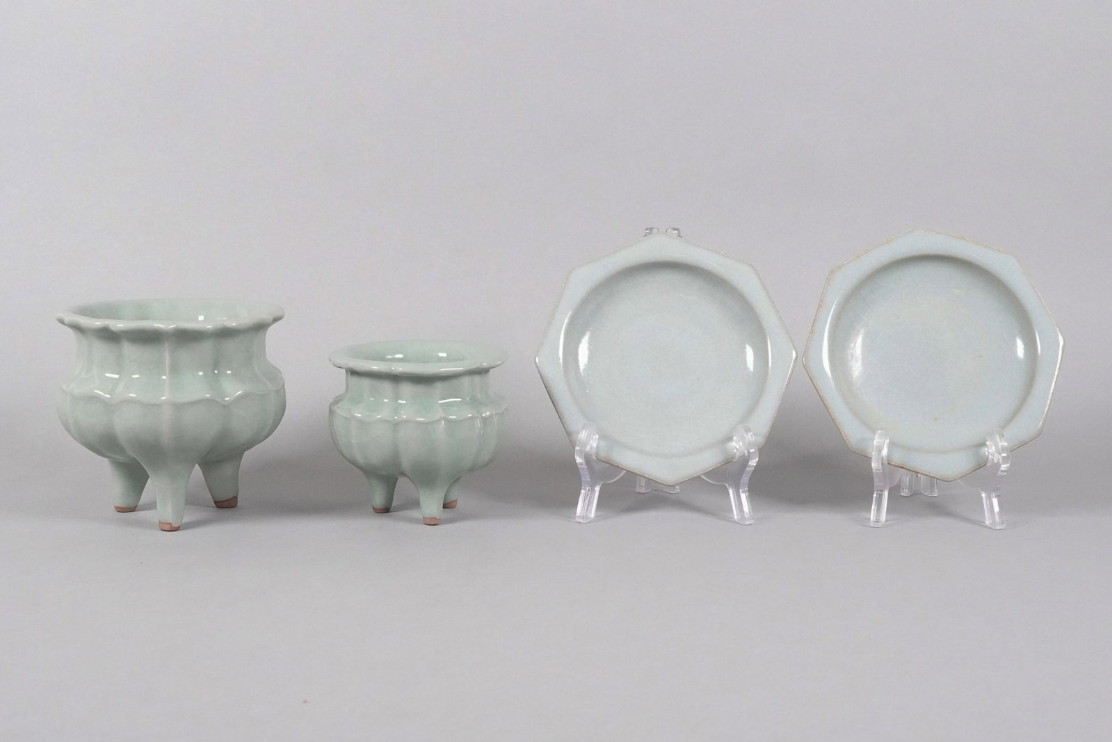 Lots Chinese fine porcelains: Lots Chinese fine porcelains, largest H: 3.7" x W: 4.2."