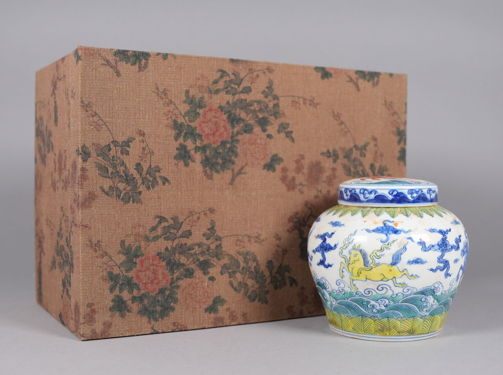 Chinese fine lidded jar with box: Chinese fine lidded jar with heavy silk box. H: 5.4" x W: 5.6."