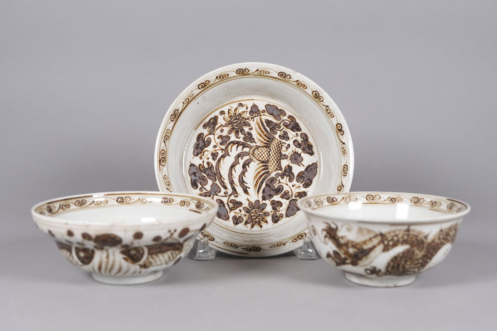 Lots Chinese fine porcelains: Lots Chinese fine porcelains, largest H: 2.4" x W: 8.6."
