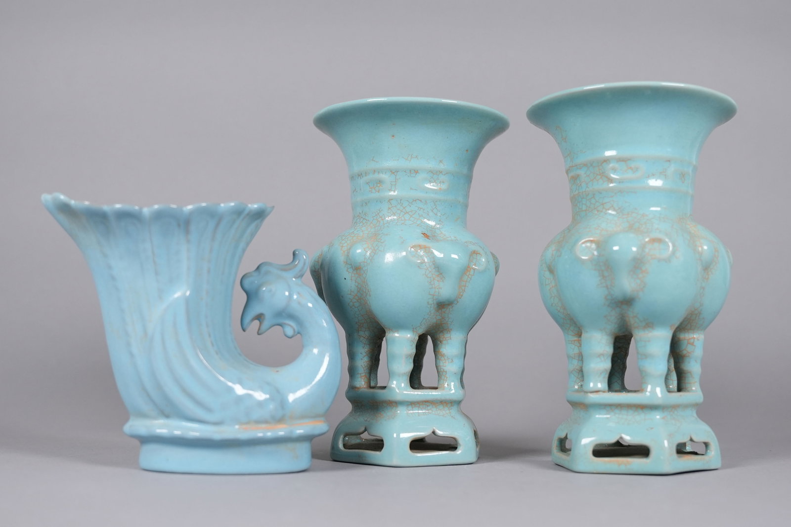 Lots Chinese porcelain vase: Lots Chinese porcelain vase, largest H: 7.6" x W: 4.5."