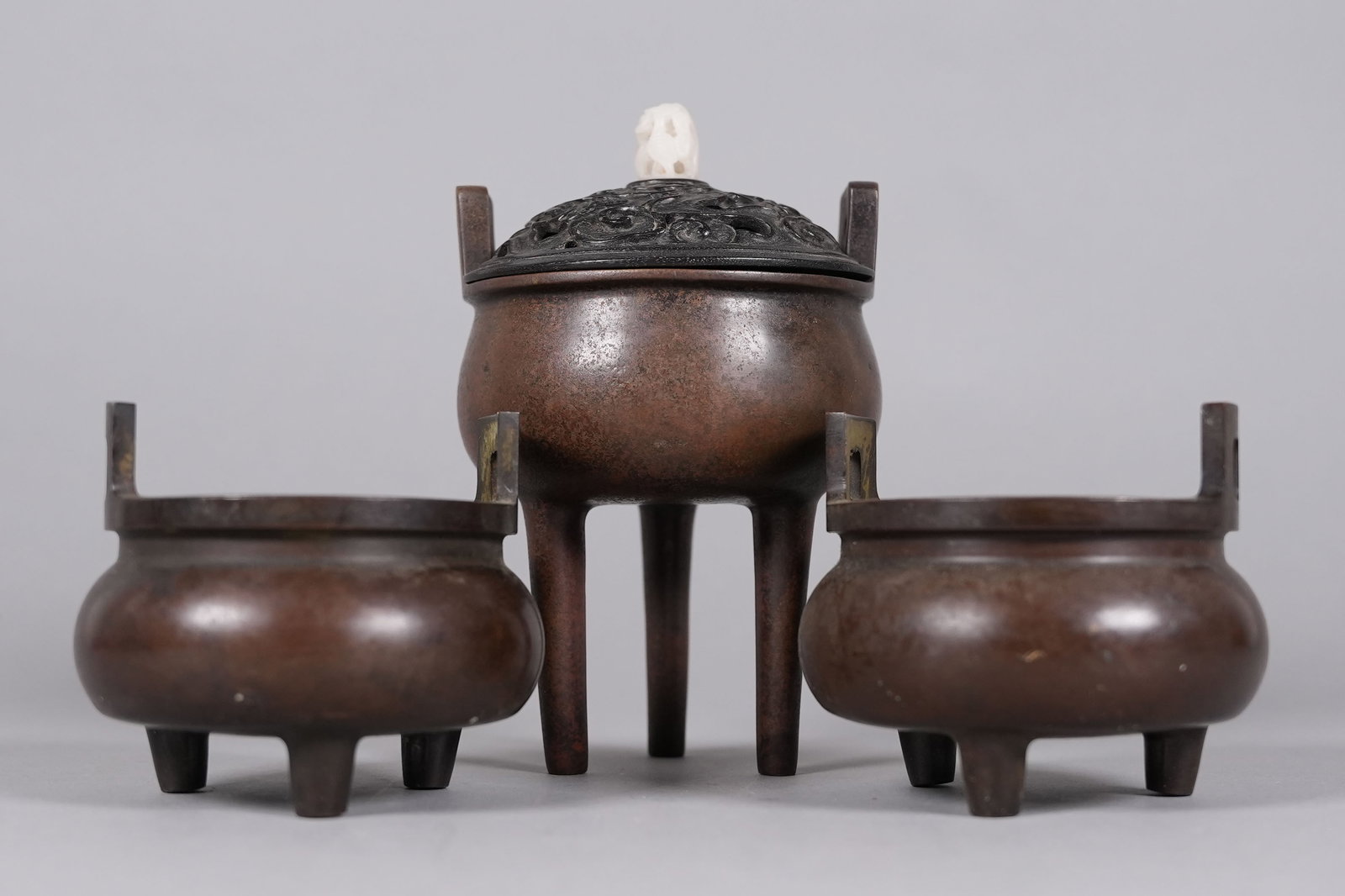 3 Chinese fine bronze censers: 3 Chinese fine bronze censer, heavy in weight. Largest H: 6.75" x W: 4.25."
