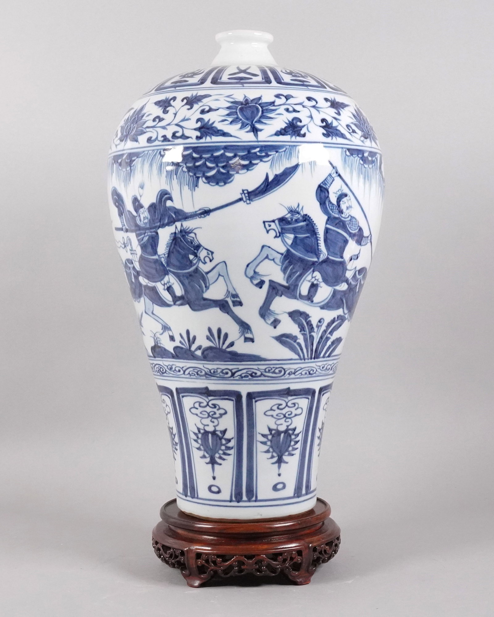 Chinese tall b/w fine vase (1 of 6)