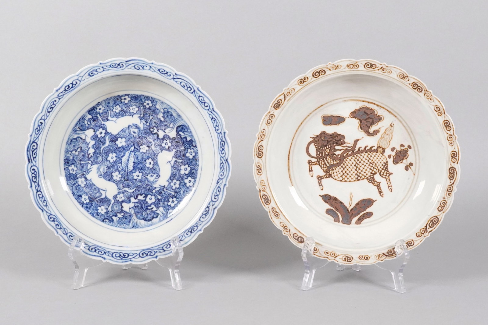 2 Chinese fine porcelain plates (1 of 8)