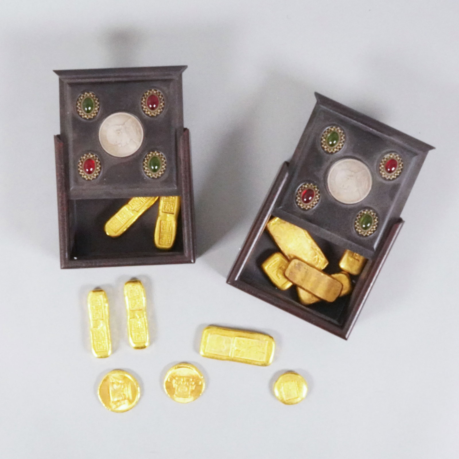 Lots Chinese ingots ungraded: Lots Chinese ingots ungraded. We do not guarantee its material, grading, engraving, and age. All sales are final, no return. Condition selling it as is.