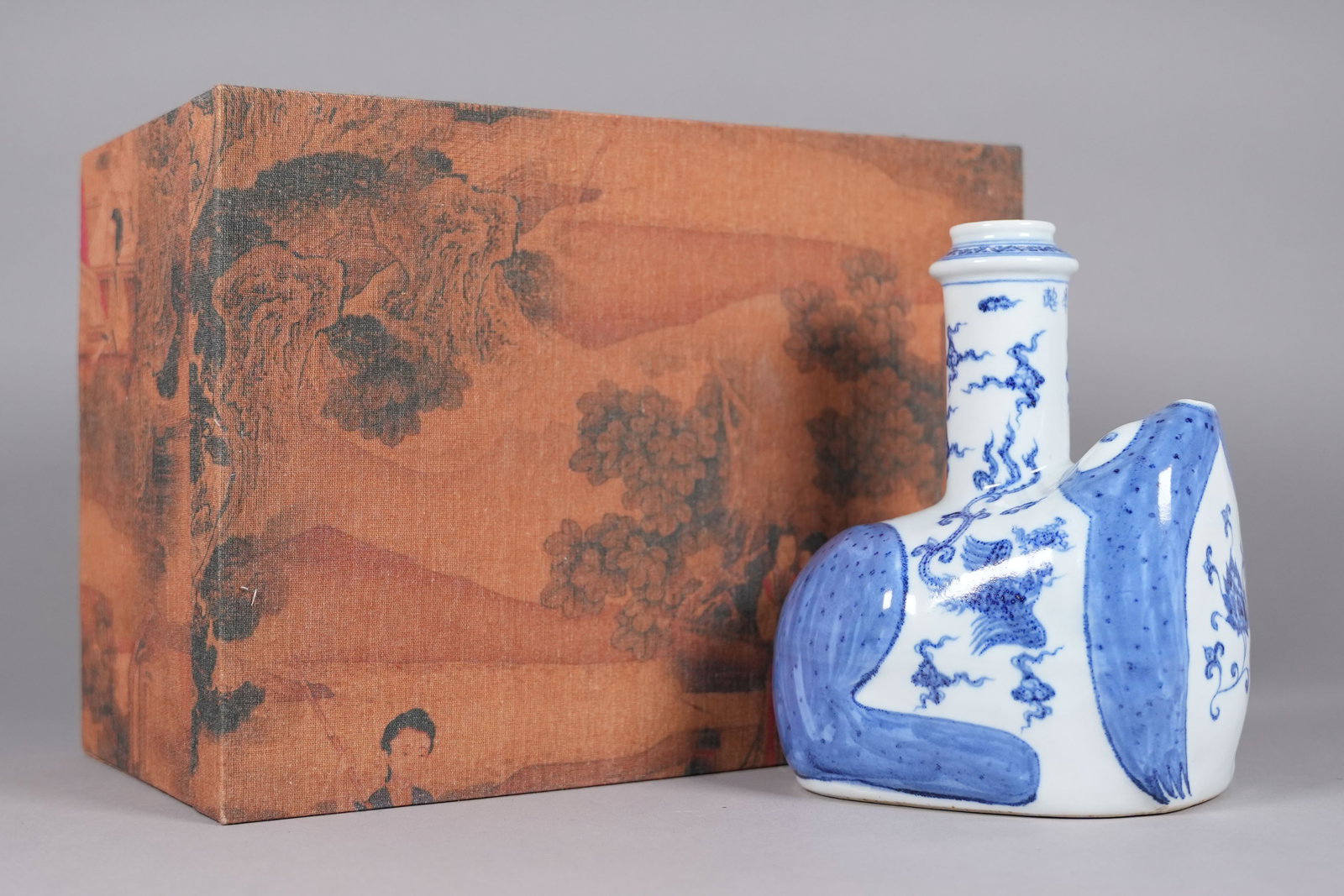 Chinese fine vase with heavy silk box: Chinese fine vase with heavy silk box. H: 8" x W: 6.1."