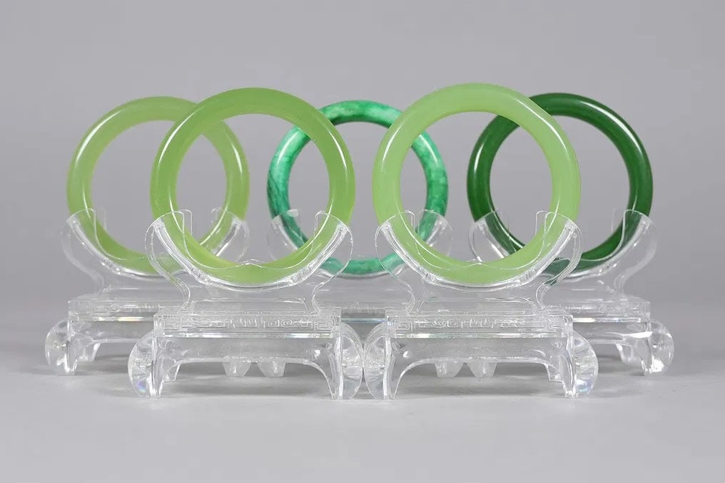 Lots Chinese apple green bangles