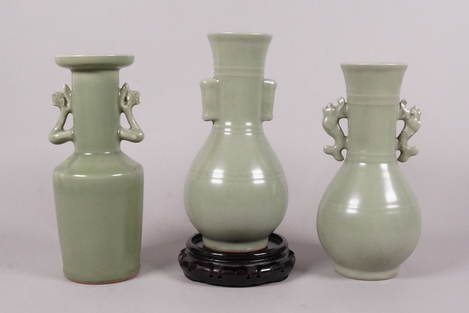 Lots Chinese fine green vase: Lots Chinese fine green vase, largest H: 9.5" x W: 4.8."