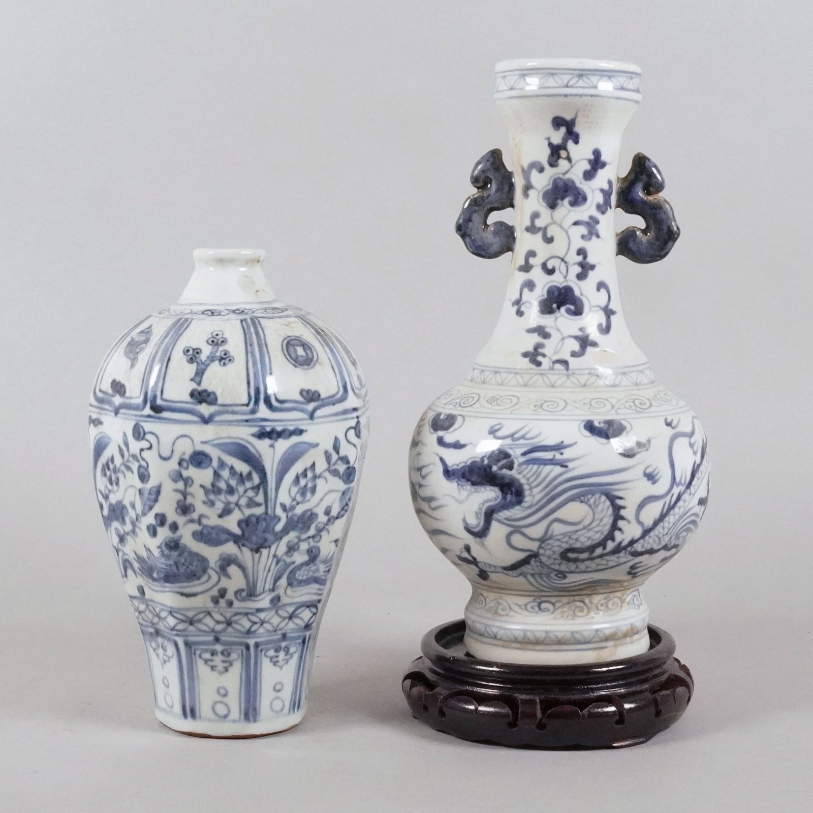 2 Chinese fine b/w vase: 2 Chinese fine blue and white vase, largest H: 10.5" x W: 5."