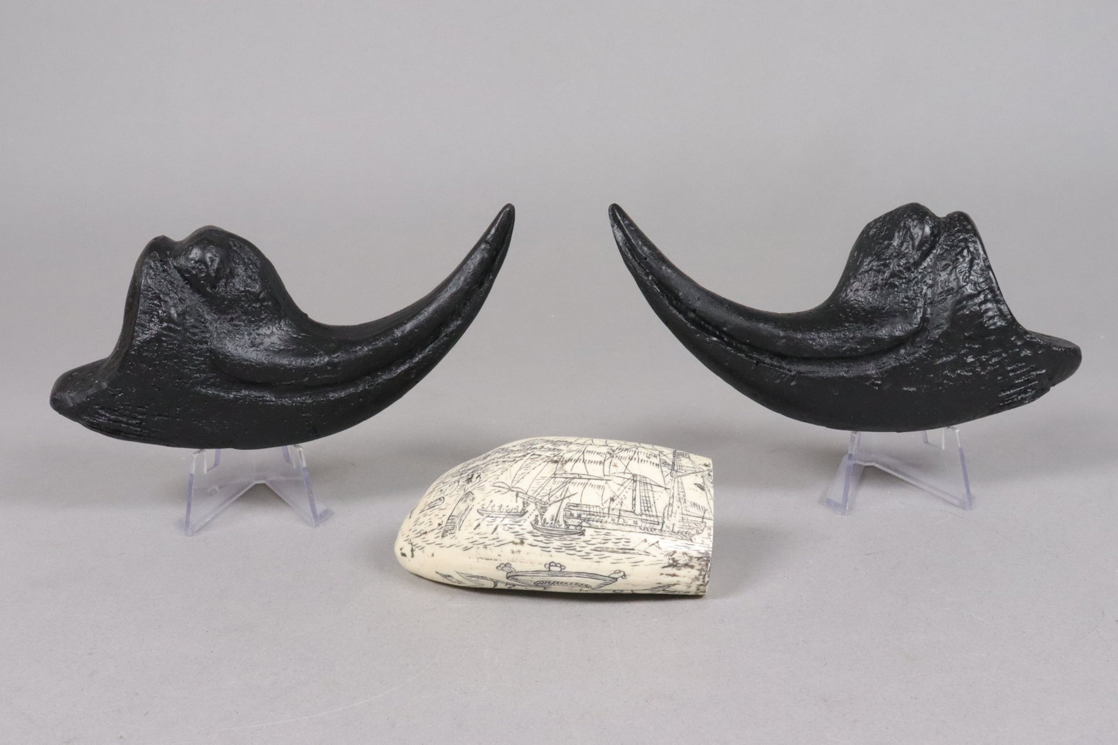 Lots estate carved items: Lots estate carved items, ungraded. We do not guarantee its material, age, engraving or carvings. All sales are final, no return.