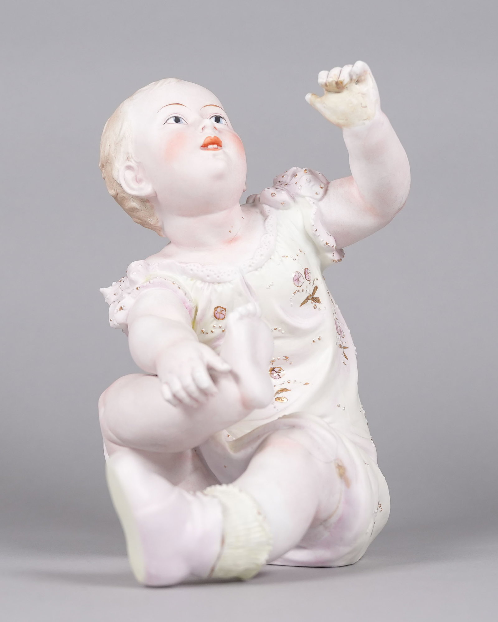A vintage porcelain figurine: A vintage porcelain figurine. H: 9.1" x W: 7.2."