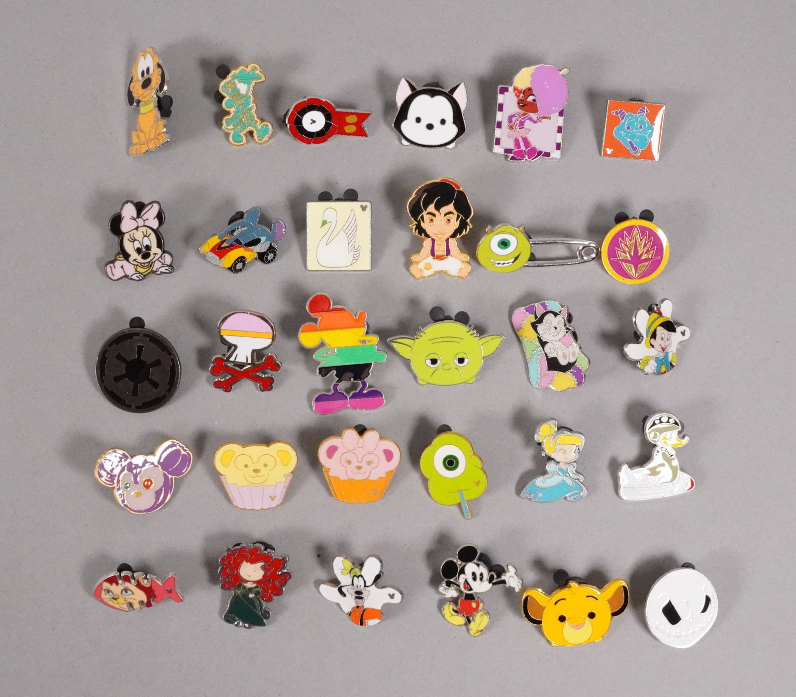 Lots Disney pins: Lots Disney pins.