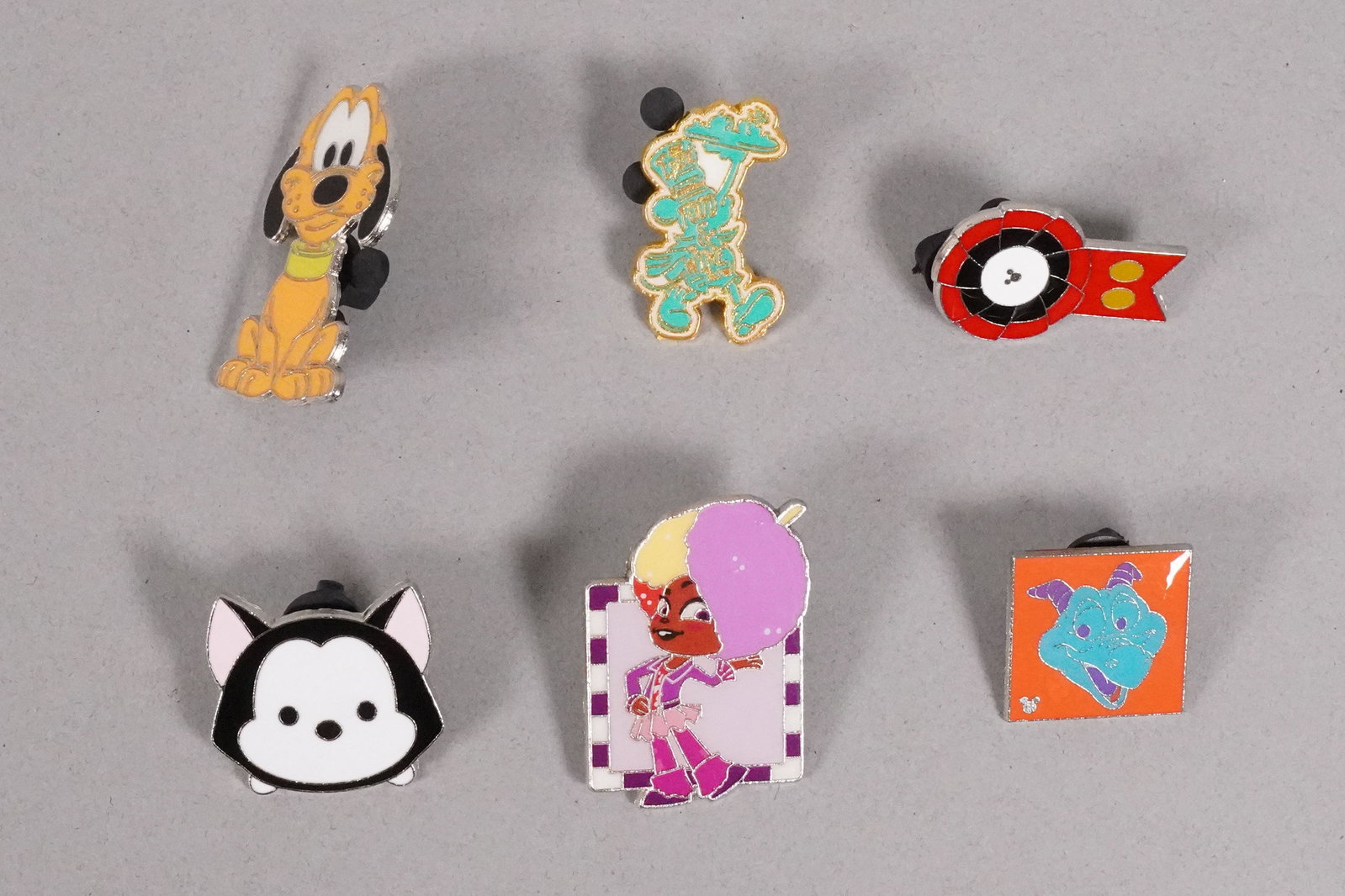 Lots Disney pins - 2