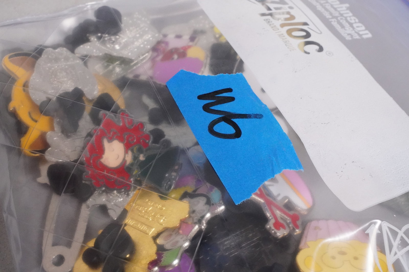Lots Disney pins - 6