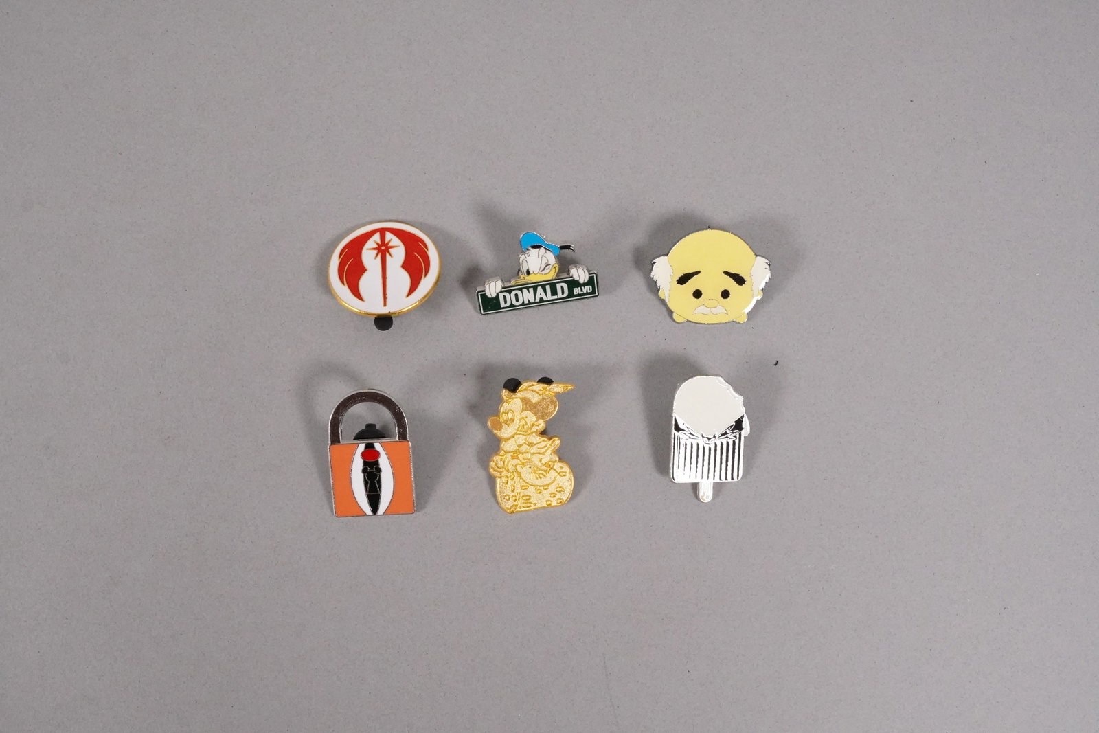 Lots Disney pins - 3