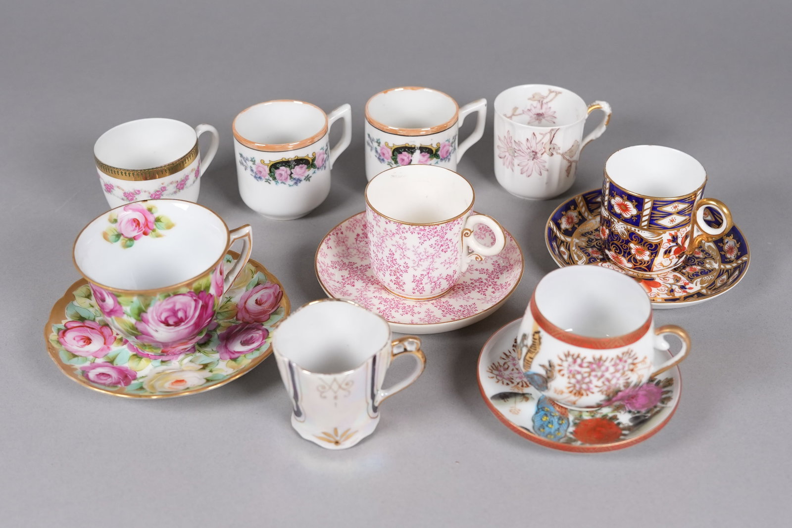 Lots estate cups: Lots estate cups and mugs.