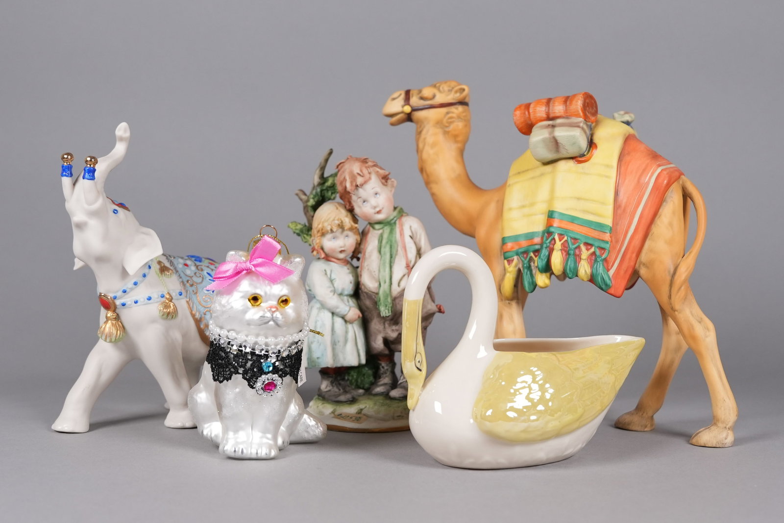 Lots estate figurines (1 of 6)