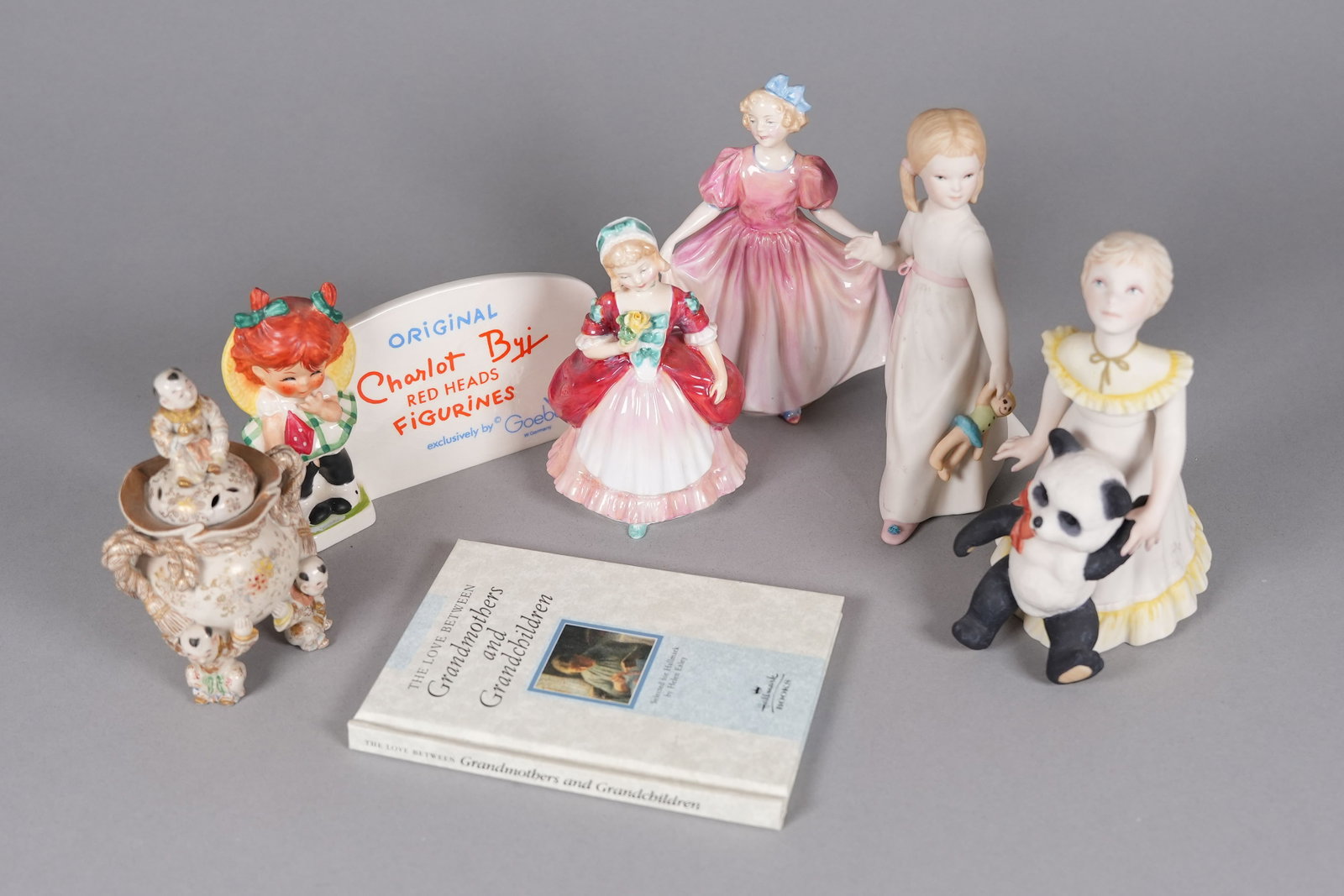 Lots estate figurines (1 of 8)