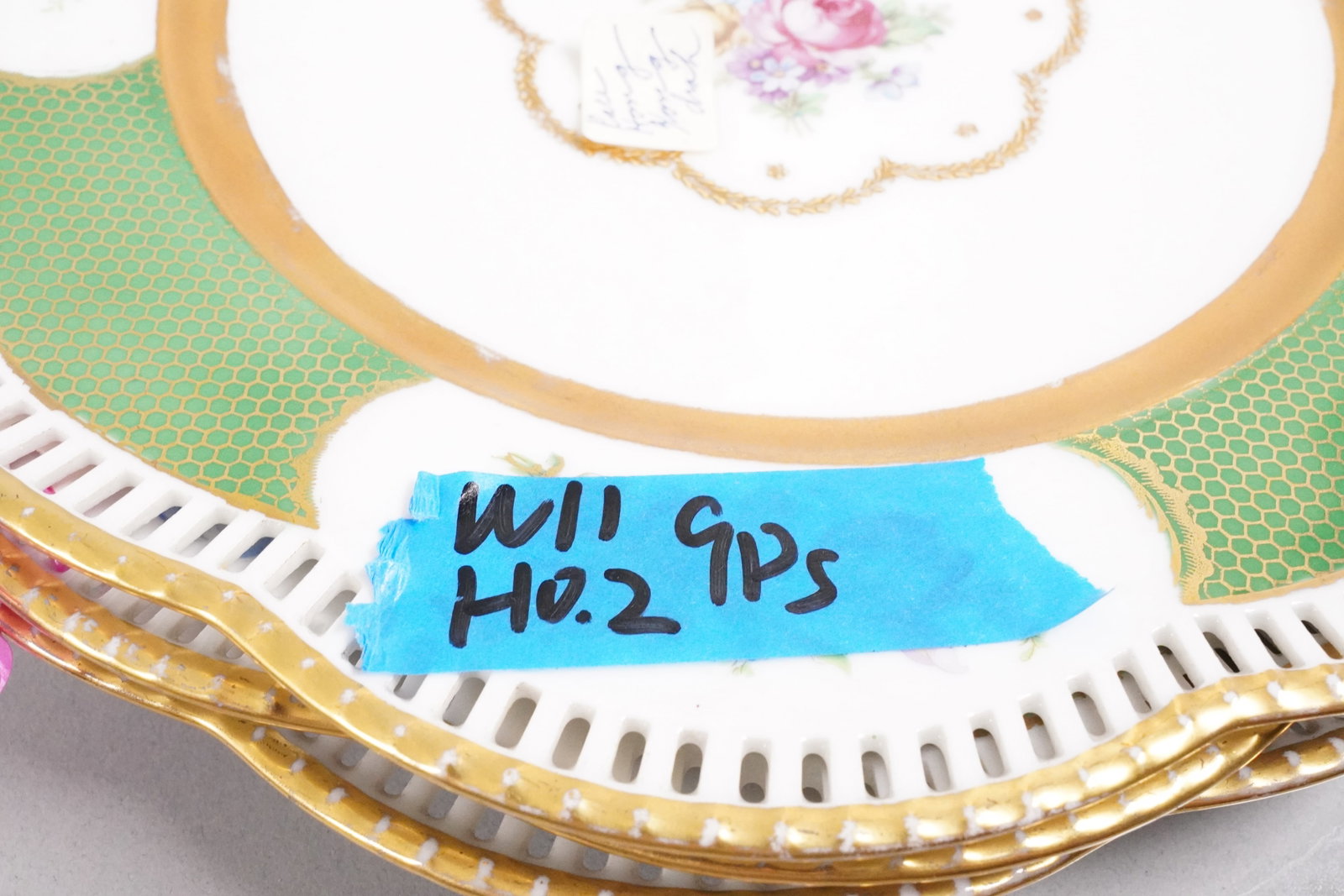 Lots estate plates. - 9