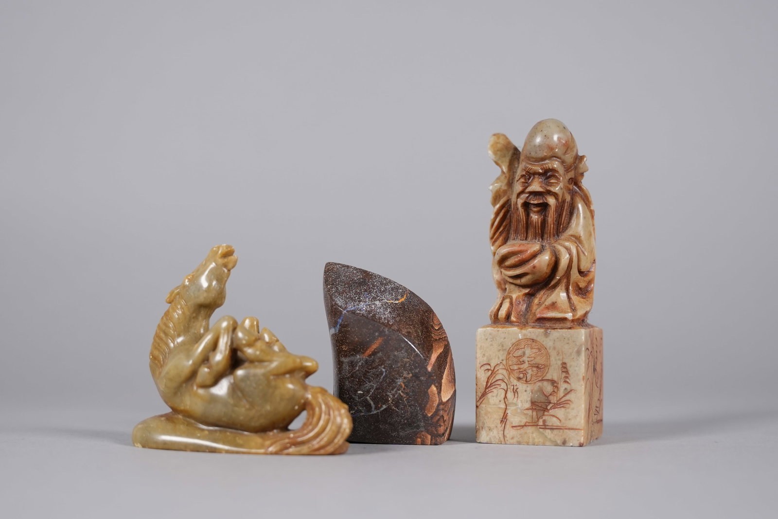 Lots Chinese fine carvings: Lots Chinese fine carvings.