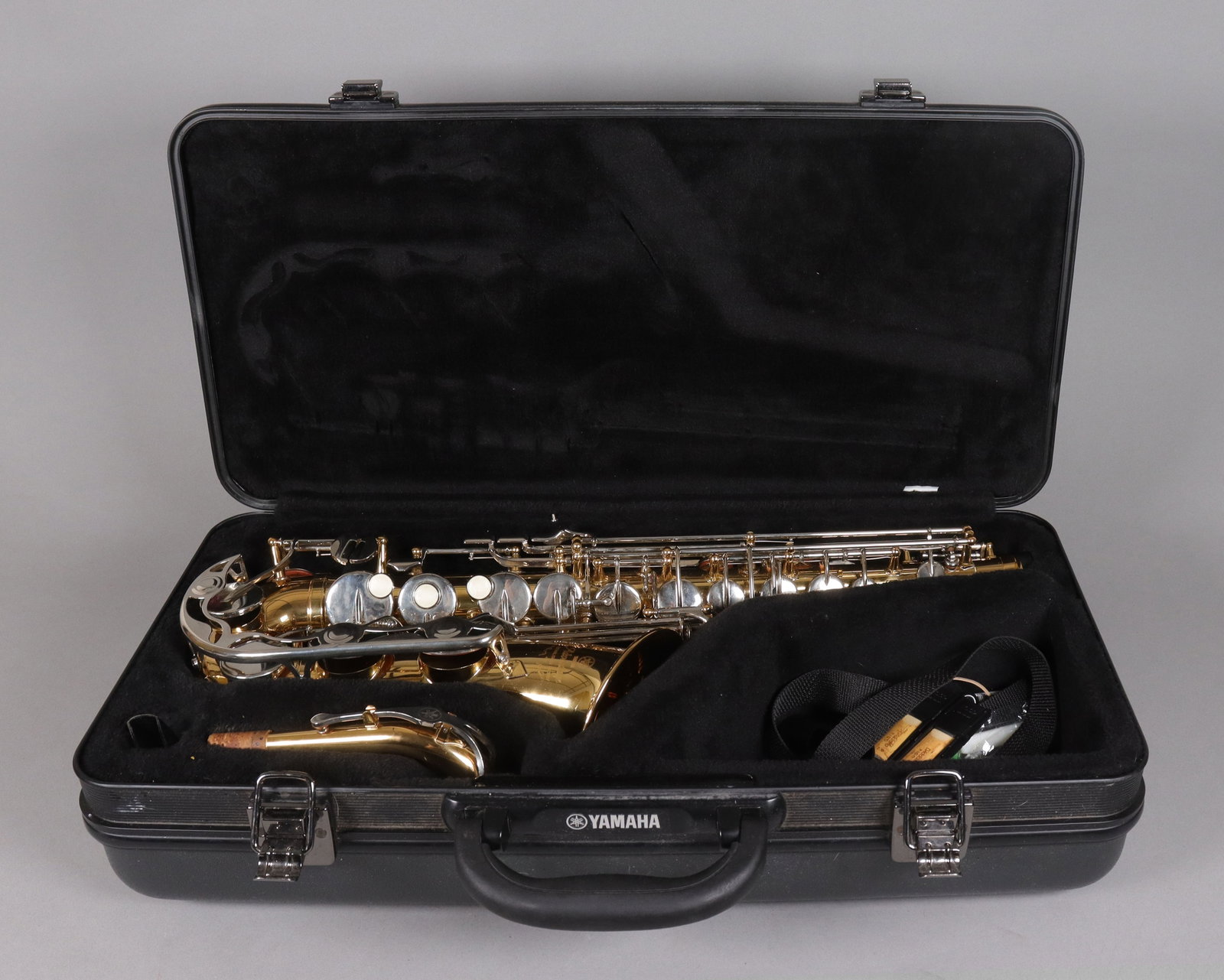 A fine music instrument with box: A fine music instrument with box.