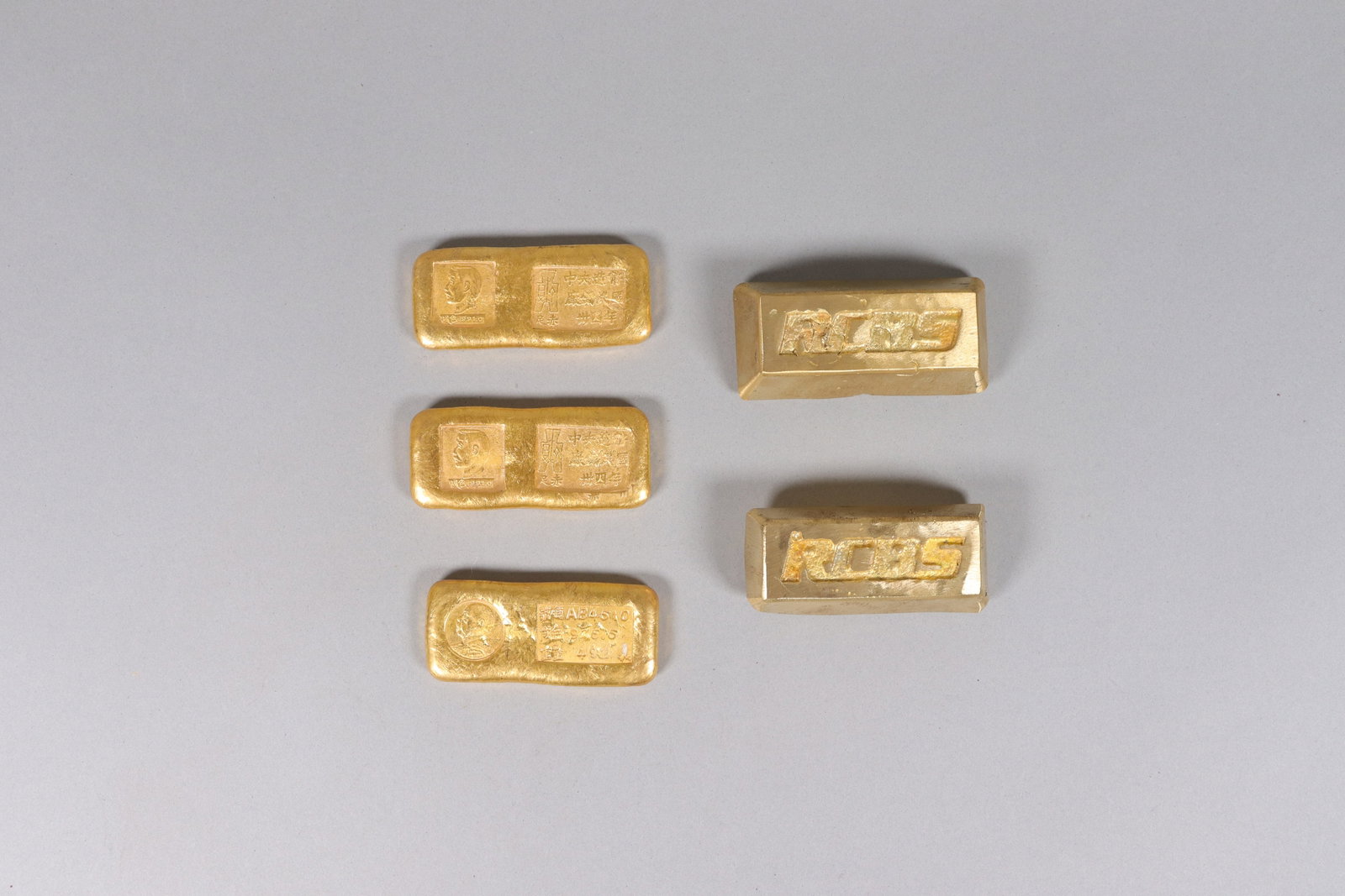 Lots ingots ungraded: Lots ingots ungraded. We do not guarantee its material, age, engraving, carvings, or markings. We have not test the item. All sales are final, no return. Condition selling it as is.