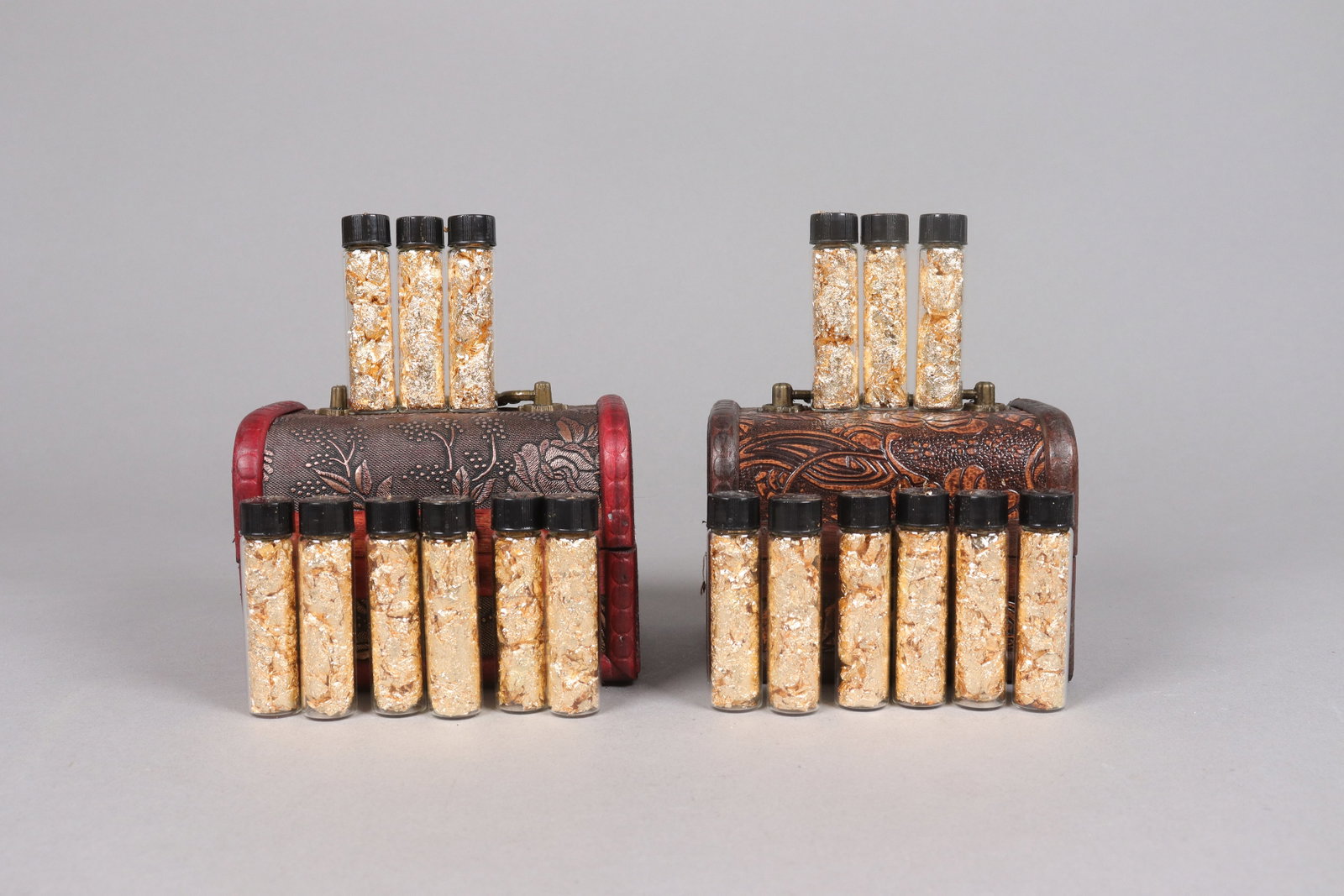 Lots gold flakes ungraded: Lots gold flakes ungraded. We do not guarantee its material, age and grading. All sales are final, no return. Condition selling it as is.