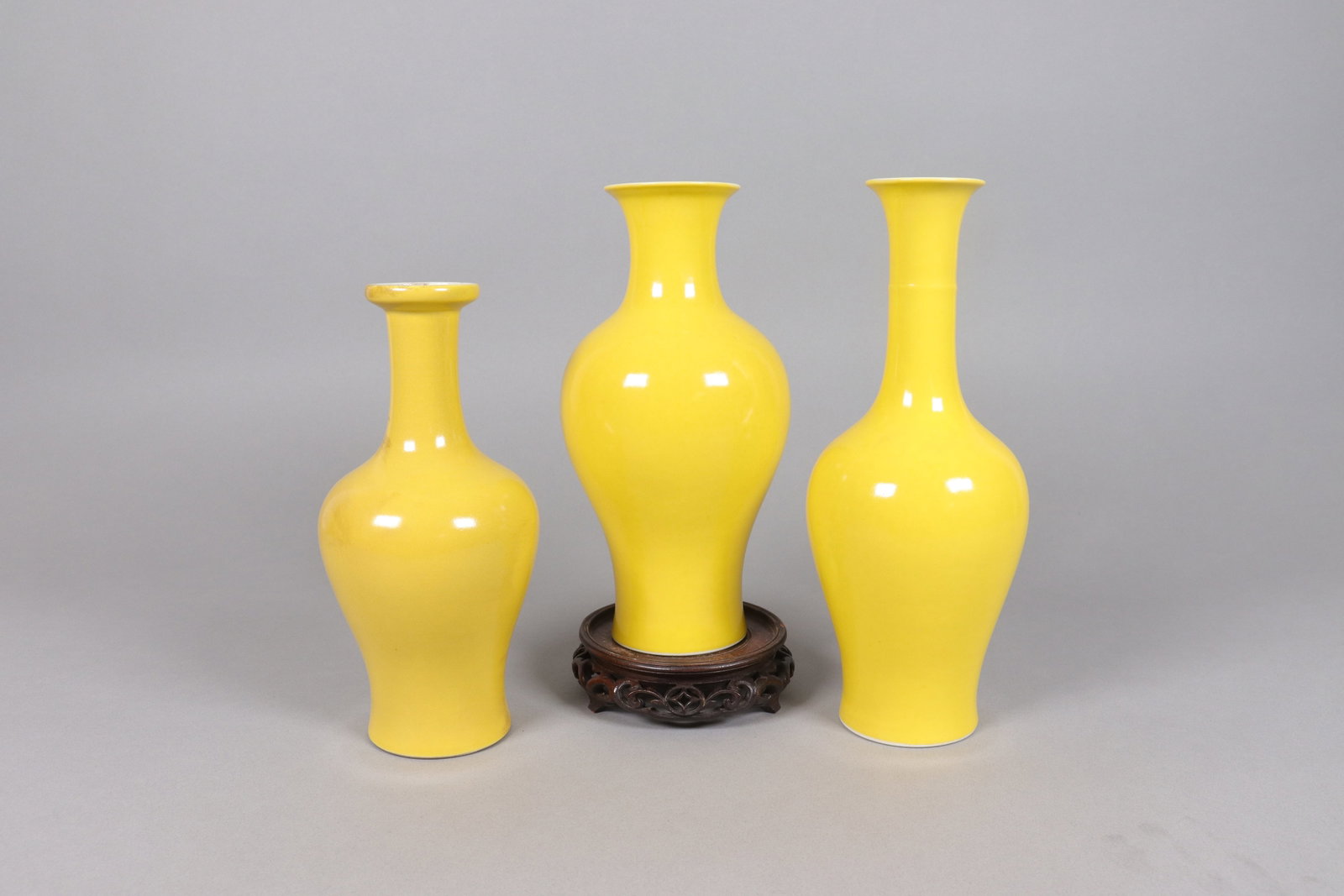 3 Chinese fine yellow vase: 3 Chinese fine yellow vase.