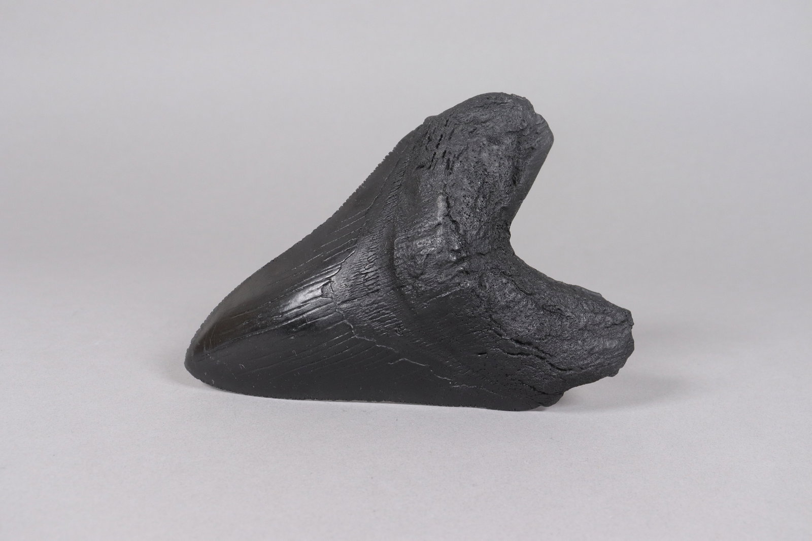 Estate large carved item: Estate large carved item, ungraded. We do not guarnatee its material, or age. All sales are final, no return.