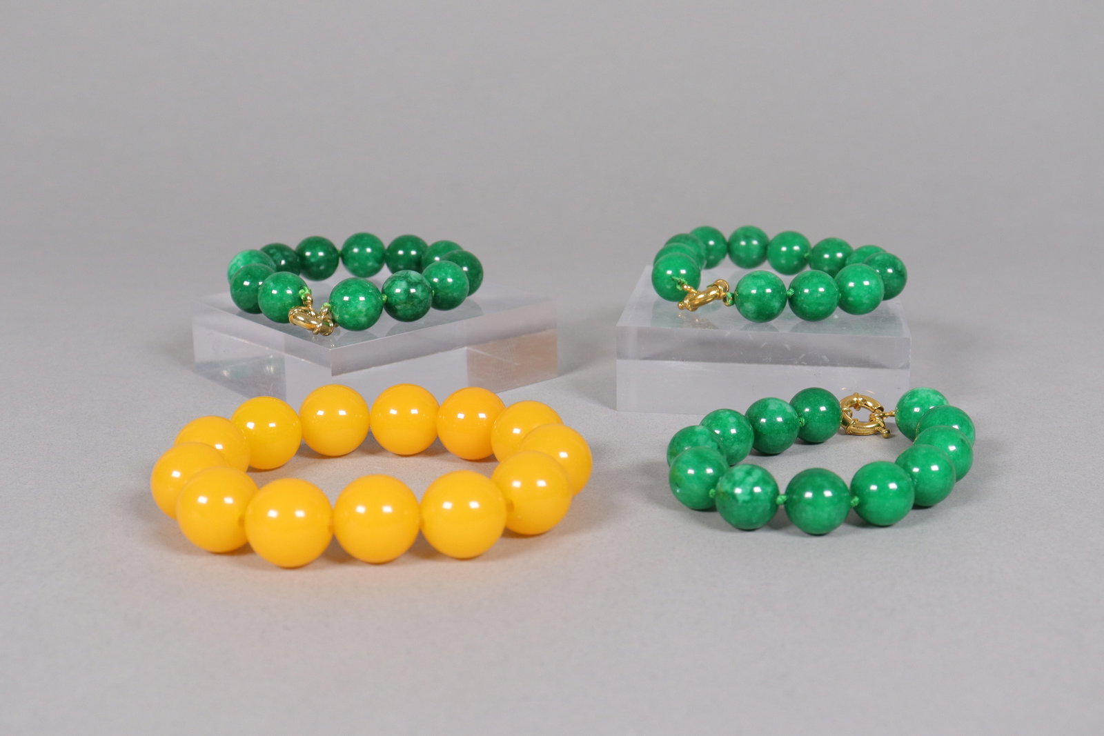 Lots Chinese fine beaded bracelets: Lots Chinese fine beaded bracelets.