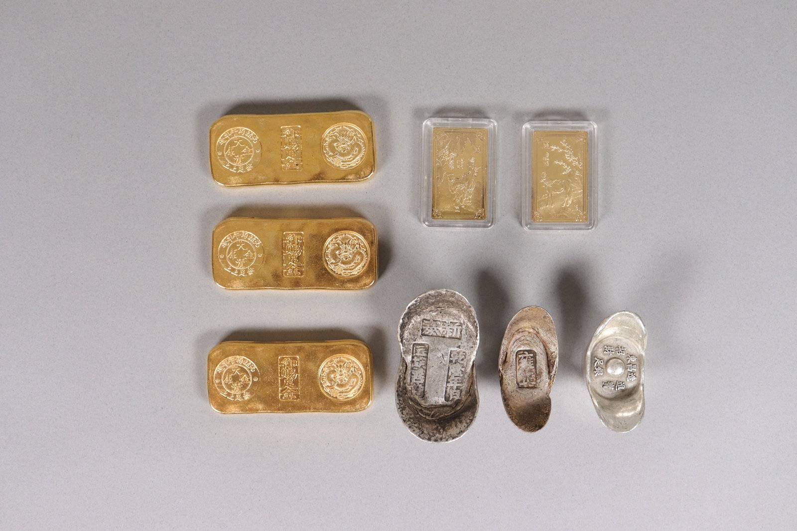 Lots Chinese ingots ungraded: Lots Chinese ingots ungraded. We do not guarantee its material, engraving, carvings, weight and age. All sales are final, no return.