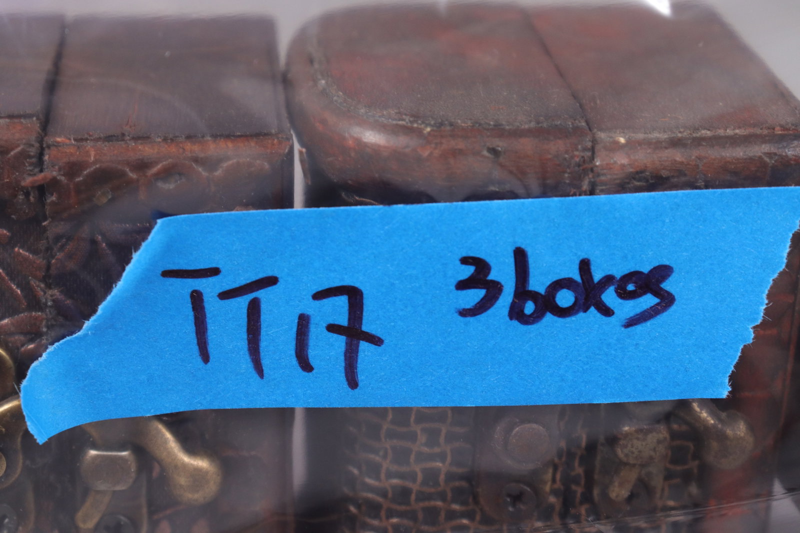 Lots fine tooth in box - 6