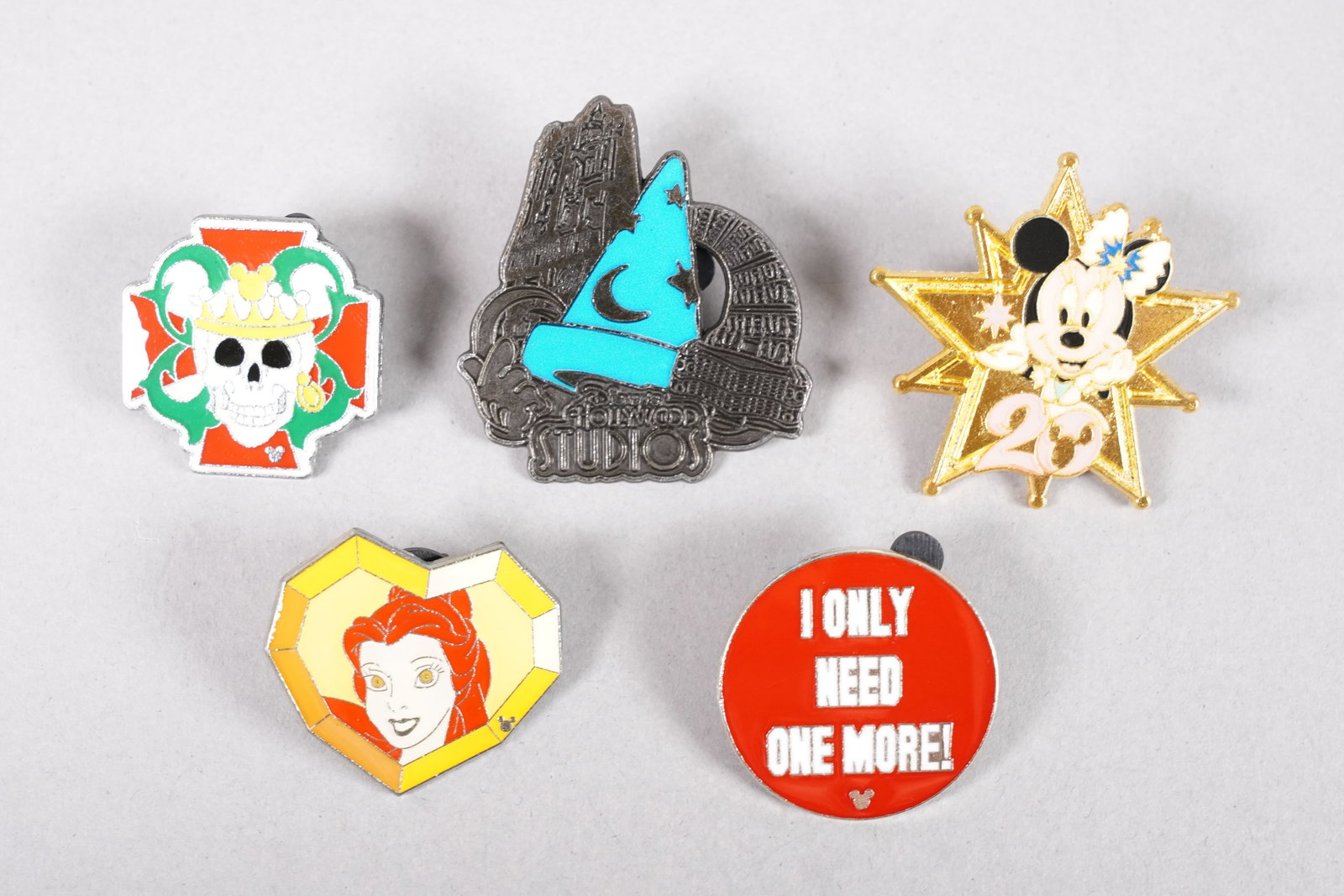 Lots Disney pins - 3