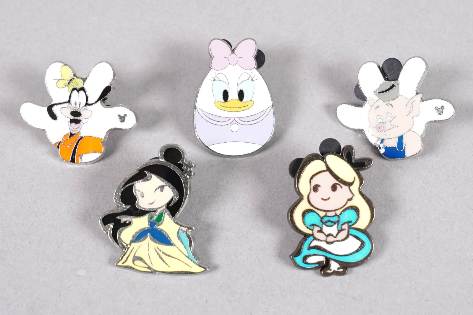 Lots Disney pins - 3