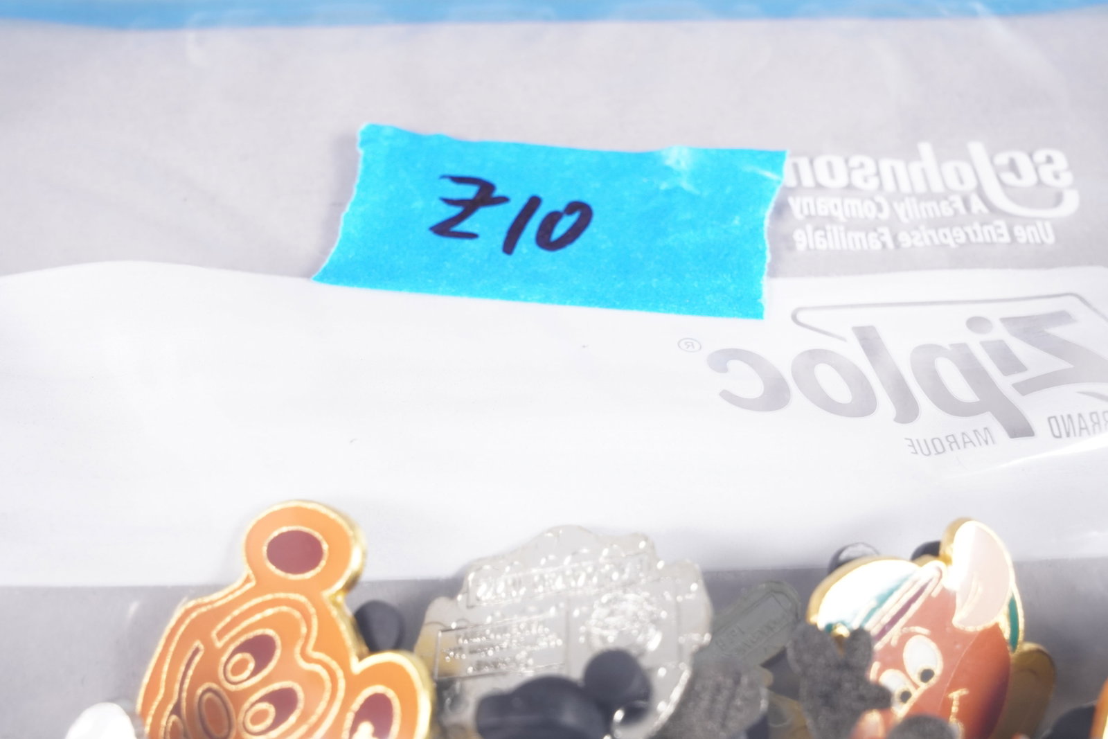 Lots Disney pins - 6